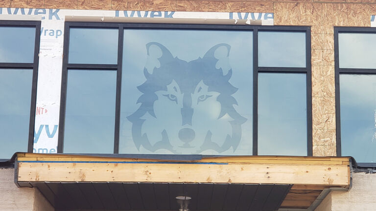 cs-wolf-brewing_logo-signage